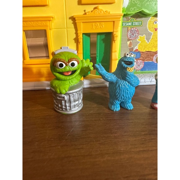 Sesame Street Neighborhood Playset 123 Building Figures Cookie Monster Ernie - Picture 2 of 8